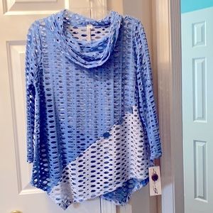 NWT Lulu B two tone blue summer top size small cow neck super cute!